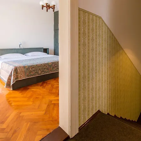 Charmantes In Traumhafter Lage Nur 500 Meter Zum Mit Parkplatz, Grill Jadranovo
