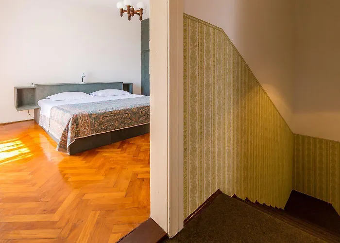 Charmantes In Traumhafter Lage Nur 500 Meter Zum Mit Parkplatz, Grill Jadranovo
